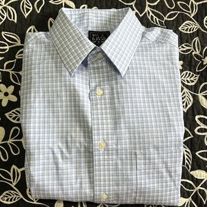 (305)NWOT Mens long sleeve dress shirt by Jos A Bank. Size 15-32. Blue/white